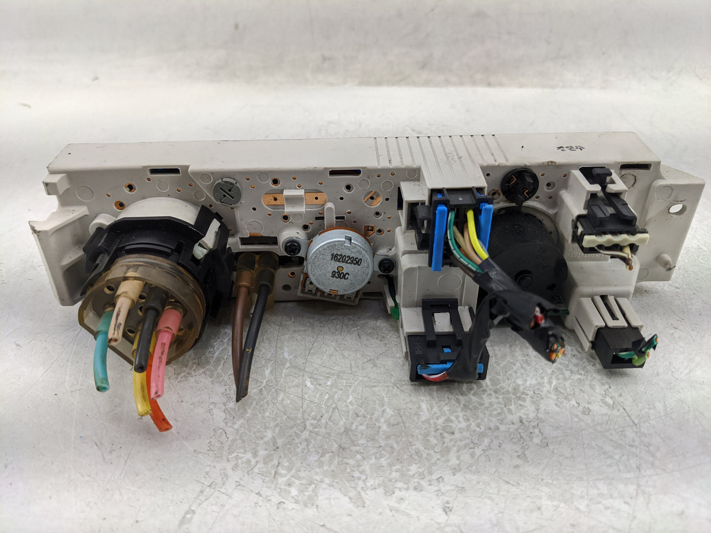 2008-2021 Chevrolet Express 2500 Climate Control Module Temperature AC/Heater Replacement Fits OEM Used Auto Parts - Oemused
