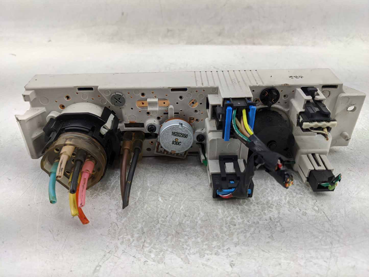 2008-2021 Chevrolet Express 2500 Climate Control Module Temperature AC/Heater Replacement Fits OEM Used Auto Parts - Oemused