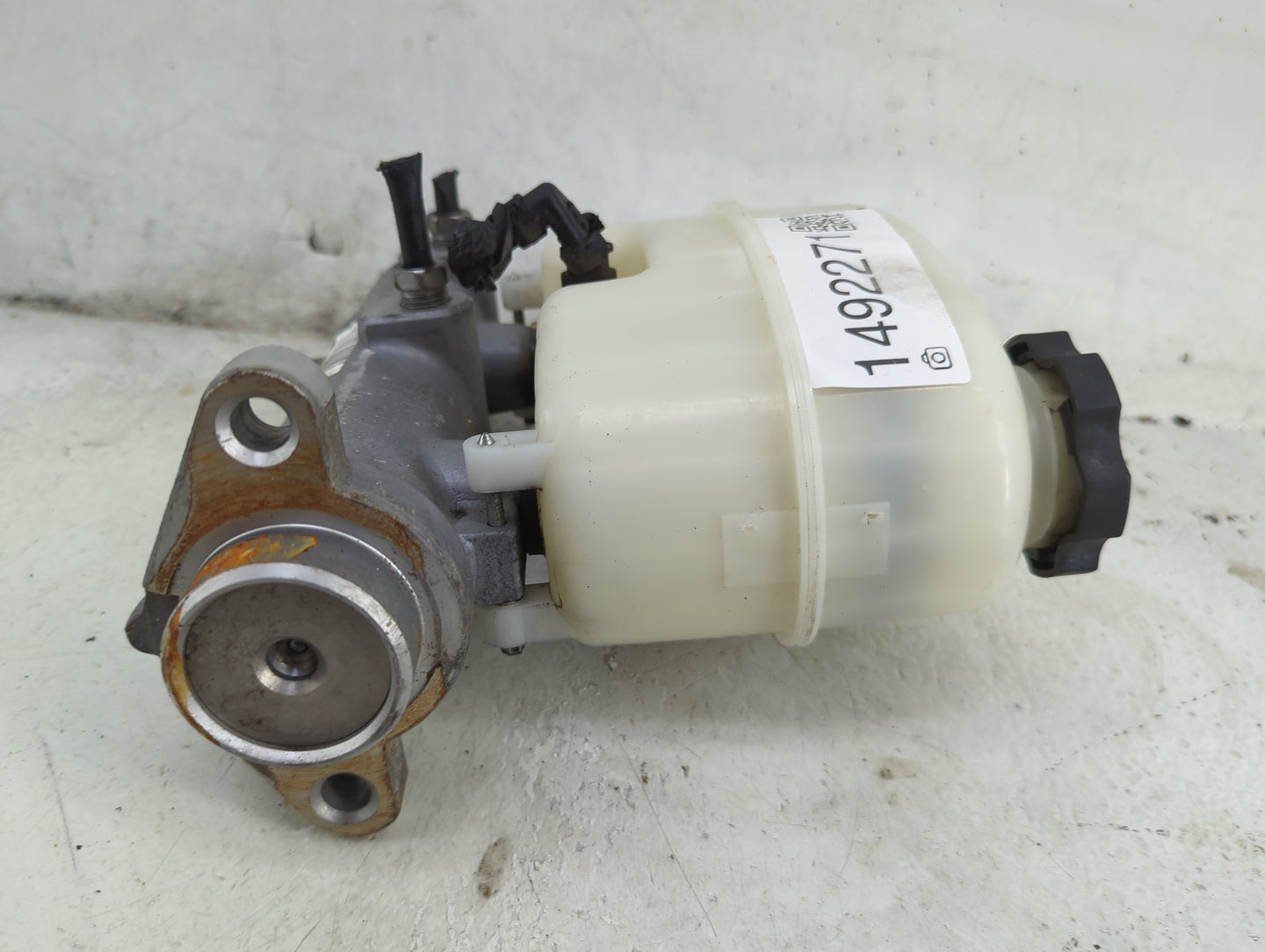 2019-2021 Chevrolet Express 2500 Brake Master Cylinder 1492271 - Oemusedautoparts1.com