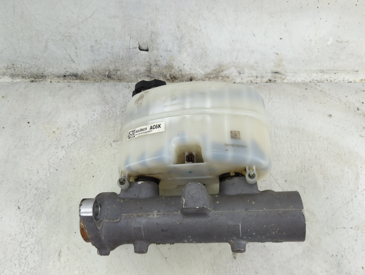 2019-2021 Chevrolet Express 2500 Brake Master Cylinder 1492271 - Oemusedautoparts1.com