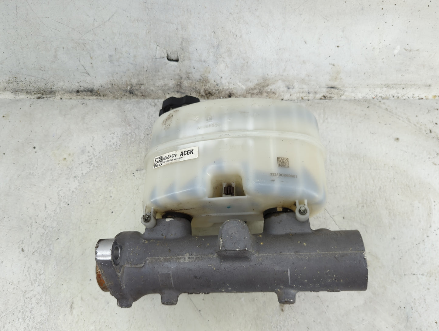 2019-2021 Chevrolet Express 2500 Brake Master Cylinder 1492271 - Oemusedautoparts1.com
