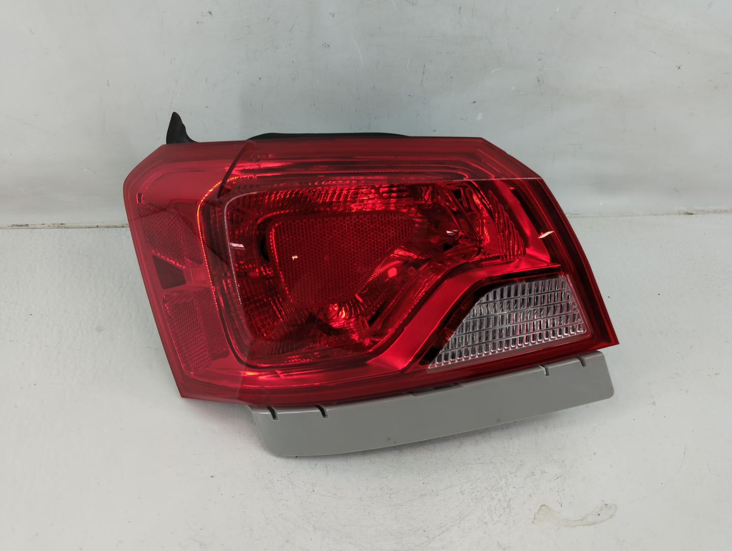 2014-2020 Chevrolet Impala Tail Light Assembly Driver Left OEM Fits Fits 2014 2015 2016 2017 2018 2019 2020 OEM Used Auto Pa