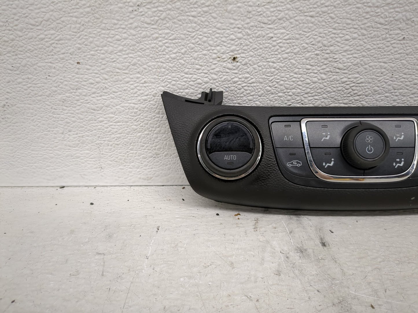 2014-2020 Chevrolet Impala Climate Control Module Temperature AC/Heater Replacement P/N:84429867 Fits OEM Used Auto Parts - 