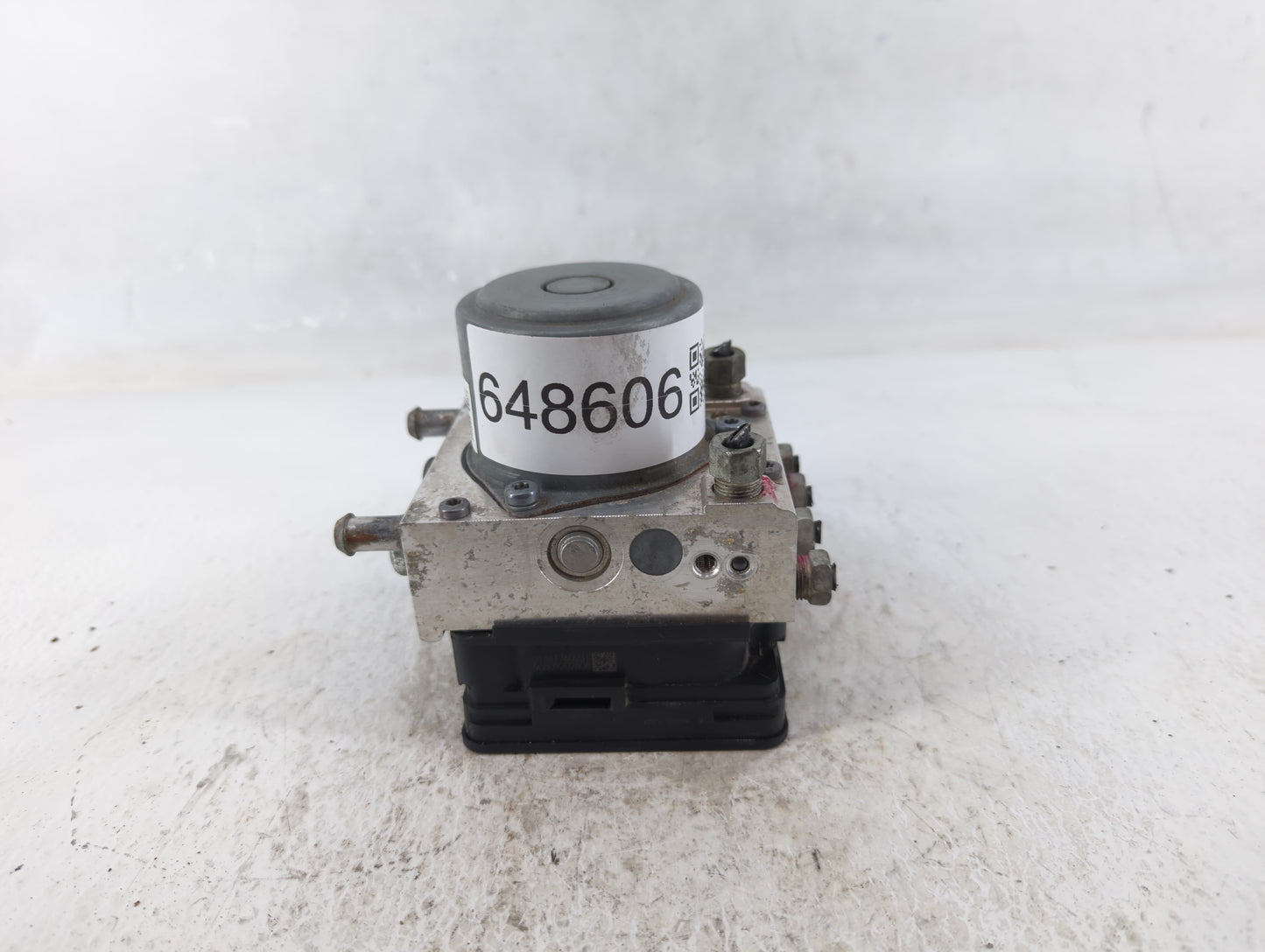 2017-2020 Chevrolet Impala ABS Pump Control Module Replacement P/N:84605919 Fits Fits 2017 2018 2019 2020 OEM Used Auto Part