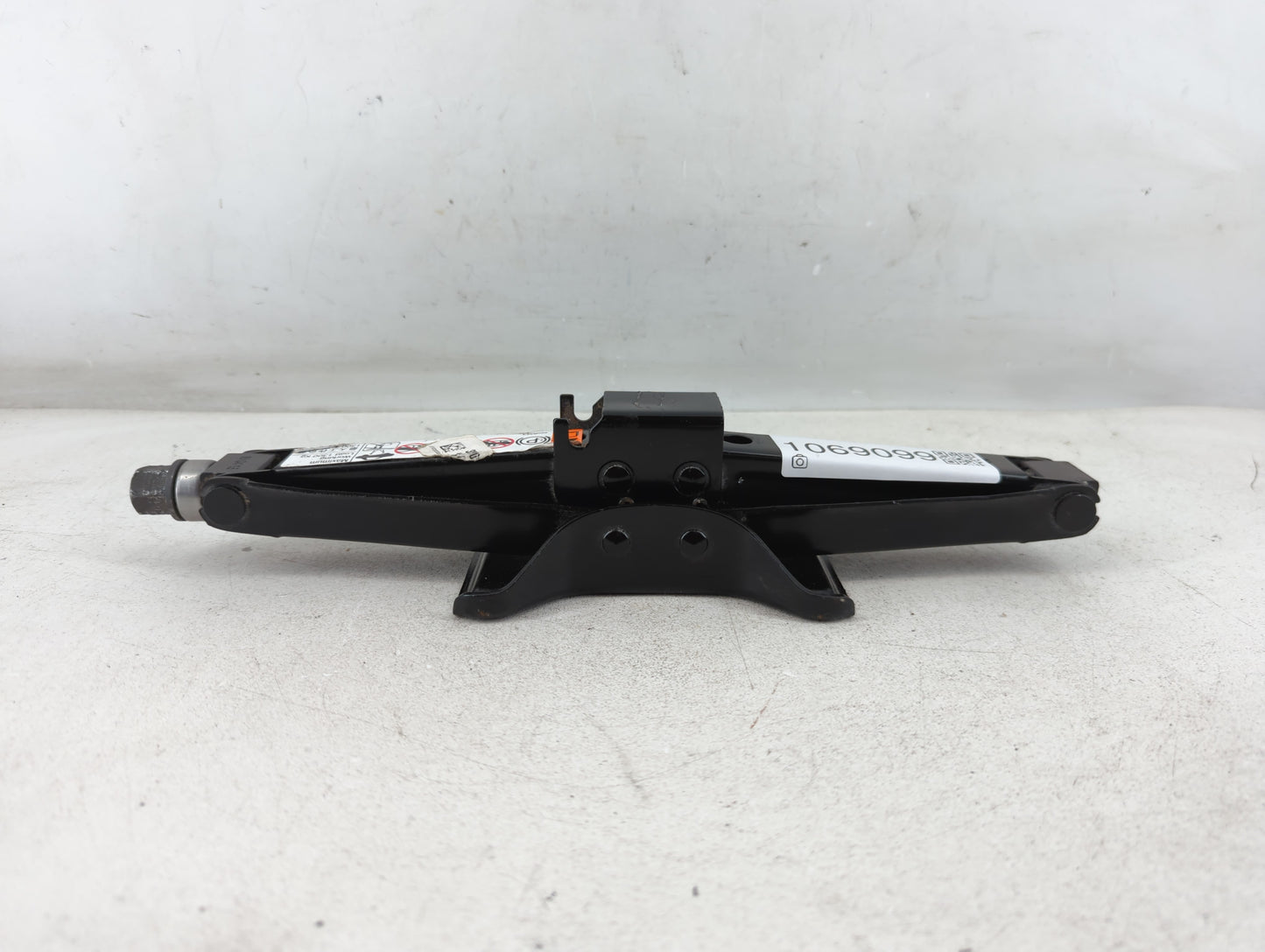 2020 Chevrolet Malibu Spare Scissor Car Jack - Oemusedautoparts1.com