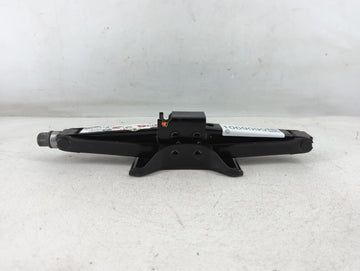 2020 Chevrolet Malibu Spare Scissor Car Jack - Oemusedautoparts1.com