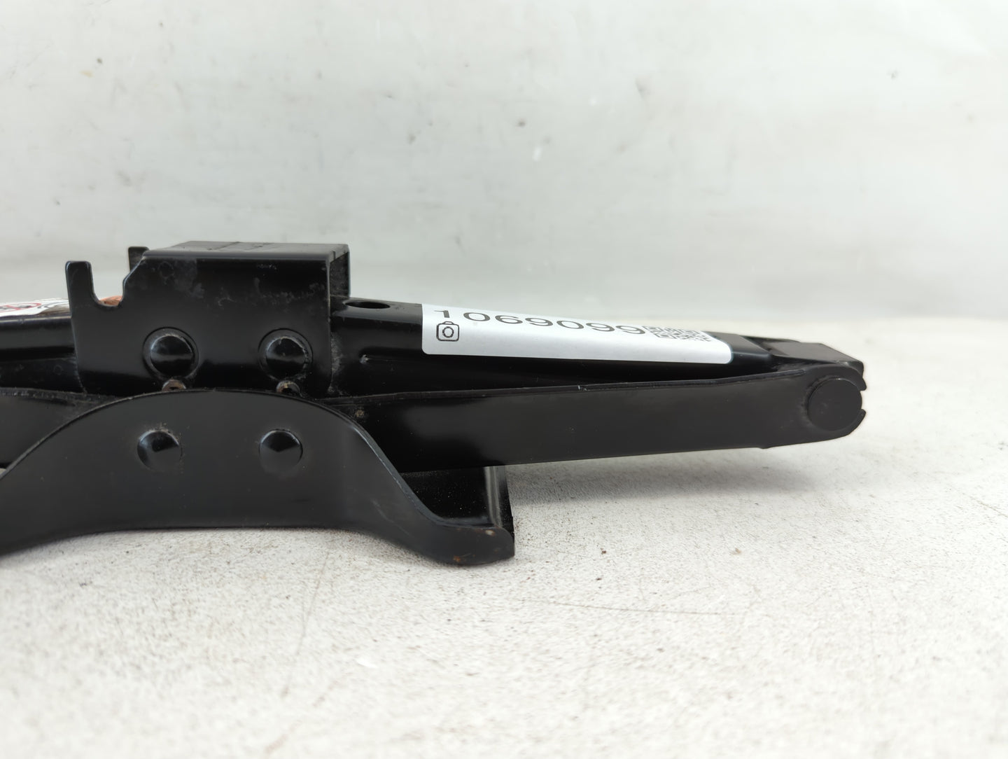 2020 Chevrolet Malibu Spare Scissor Car Jack - Oemusedautoparts1.com