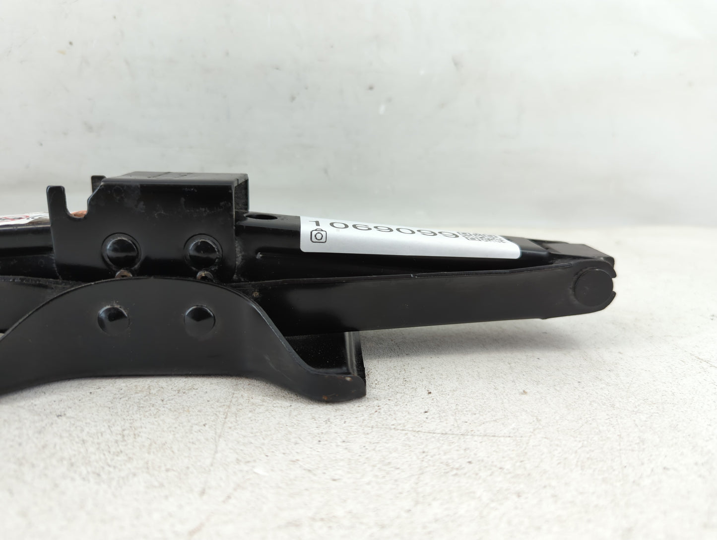 2020 Chevrolet Malibu Spare Scissor Car Jack 1069099 - Oemusedautoparts1.com