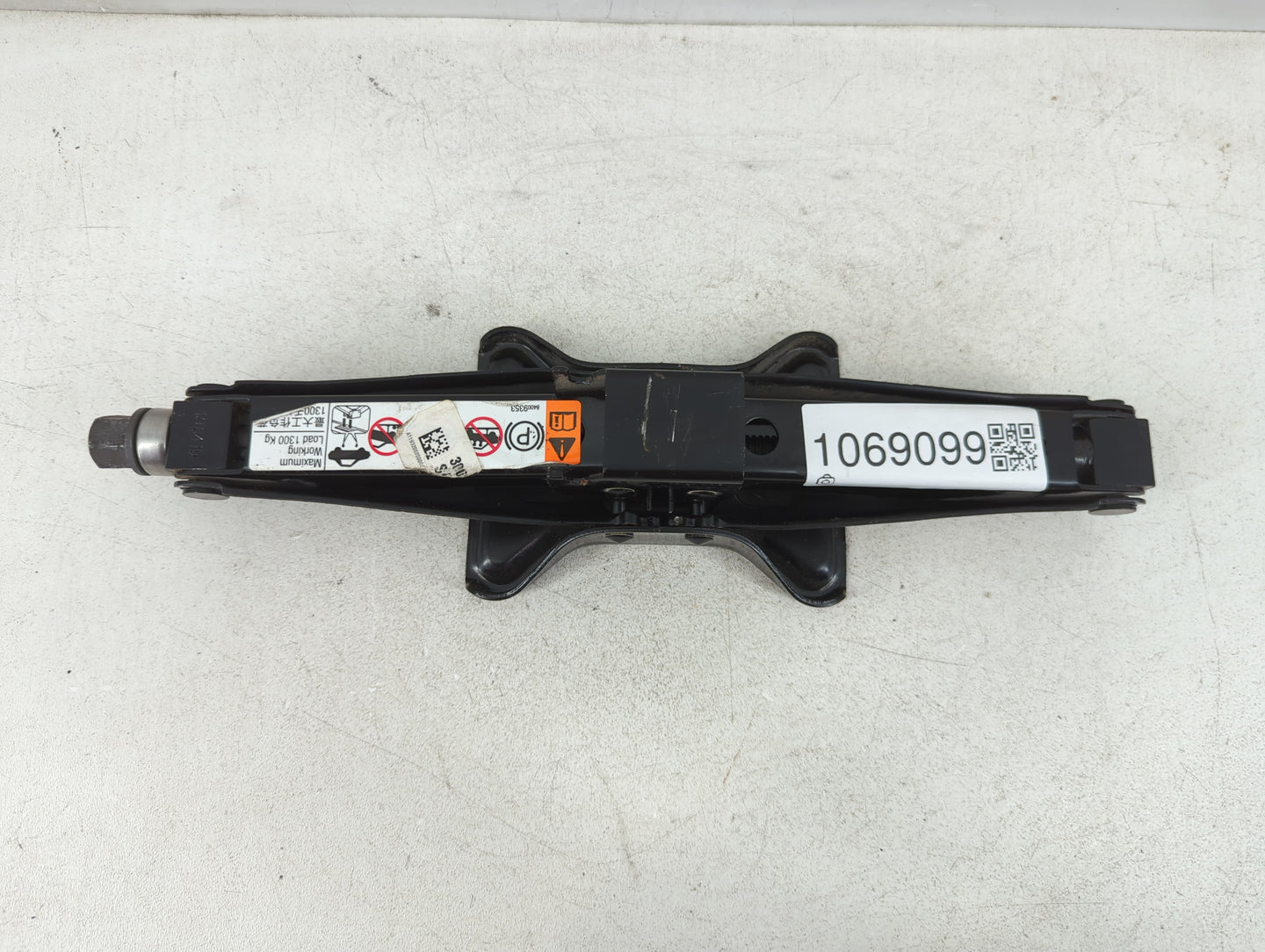 2020 Chevrolet Malibu Spare Scissor Car Jack 1069099 - Oemusedautoparts1.com