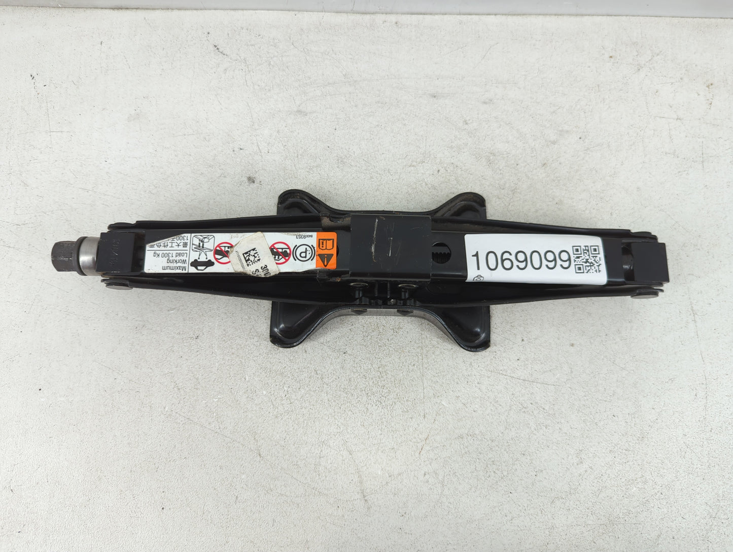 2020 Chevrolet Malibu Spare Scissor Car Jack 1069099 - Oemusedautoparts1.com