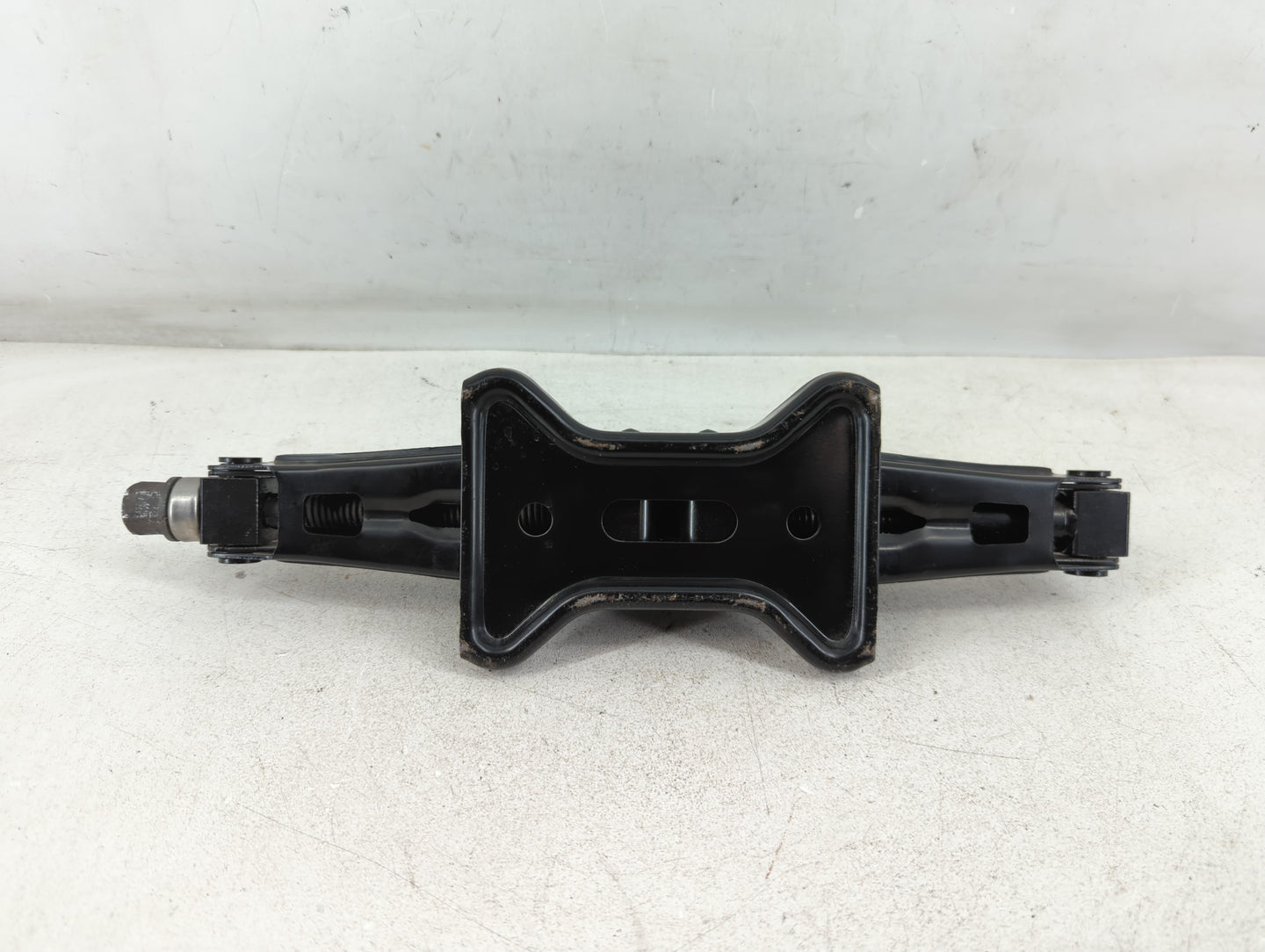 2020 Chevrolet Malibu Spare Scissor Car Jack 1069099 - Oemusedautoparts1.com