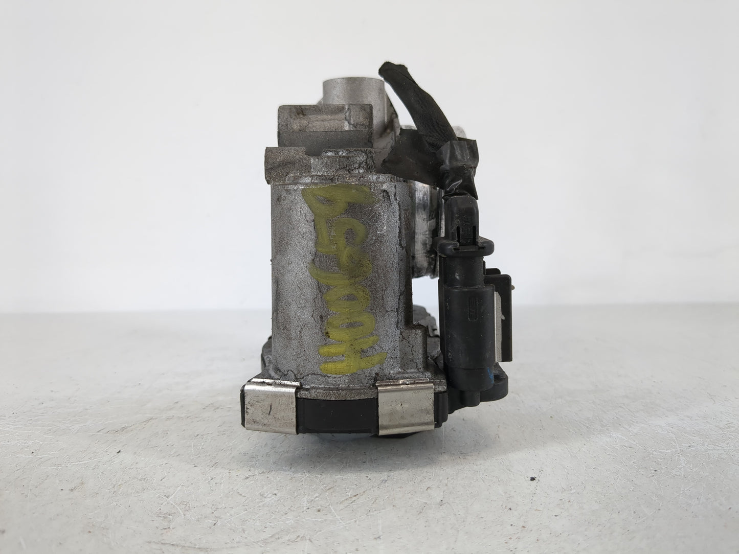 2016-2021 Chevrolet Malibu Throttle Body P/N:12671379AA Fits Fits 2016 2017 2018 2019 2020 2021 2022 OEM Used Auto Parts - O