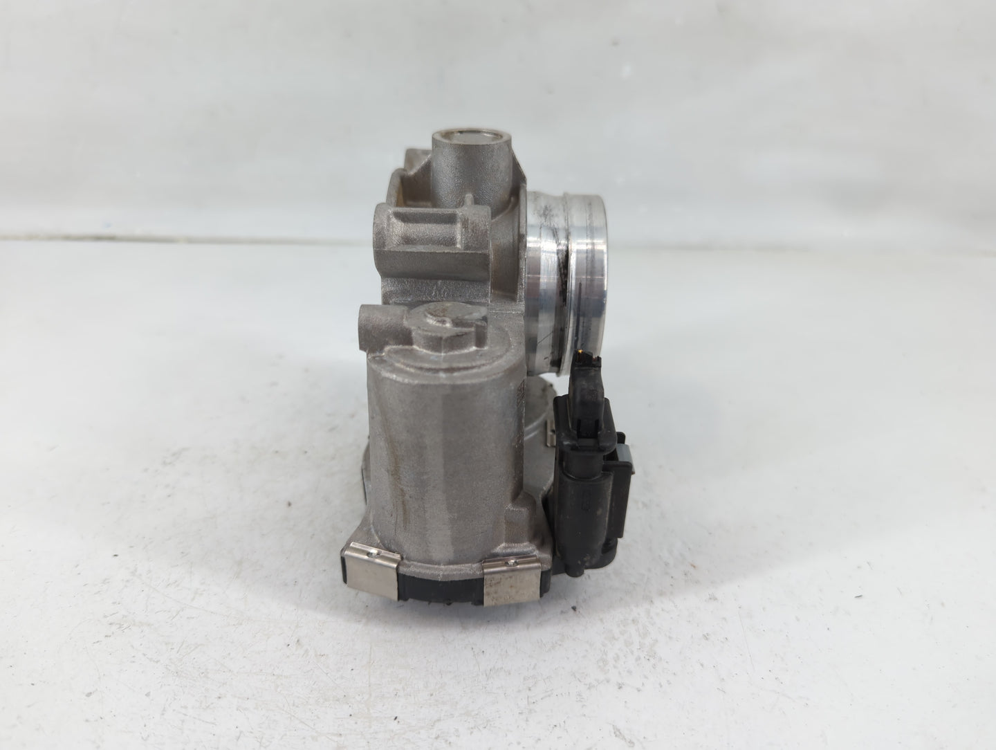 2016-2021 Chevrolet Malibu Throttle Body P/N:12671379AA Fits Fits 2016 2017 2018 2019 2020 2021 2022 OEM Used Auto Parts - O