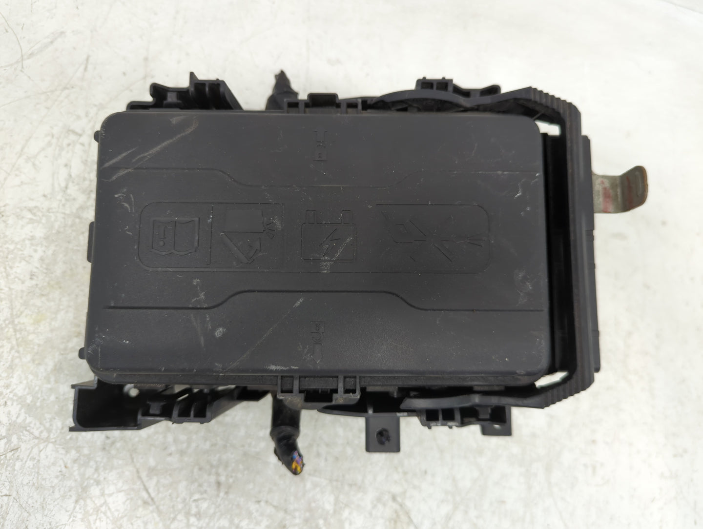2019-2021 Chevrolet Malibu Fusebox Fuse Box Panel Relay Module Fits Fits 2019 2020 2021 OEM Used Auto Parts - Oemusedautopar
