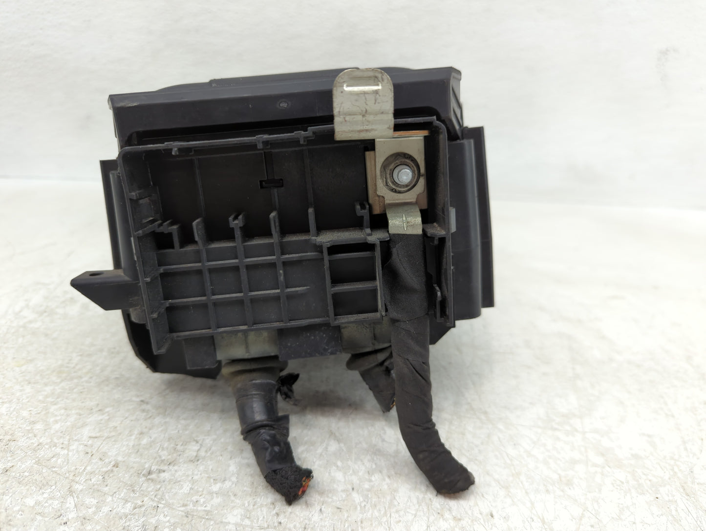 2019-2021 Chevrolet Malibu Fusebox Fuse Box Panel Relay Module Fits Fits 2019 2020 2021 OEM Used Auto Parts - Oemusedautopar