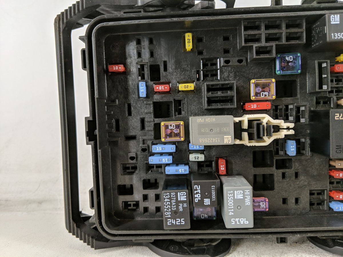 2019-2021 Chevrolet Malibu Fusebox Fuse Box Panel Relay Module P/N:12V-PA66-GF45 13468934, 13468935 Fits Fits 2019 2020 2021