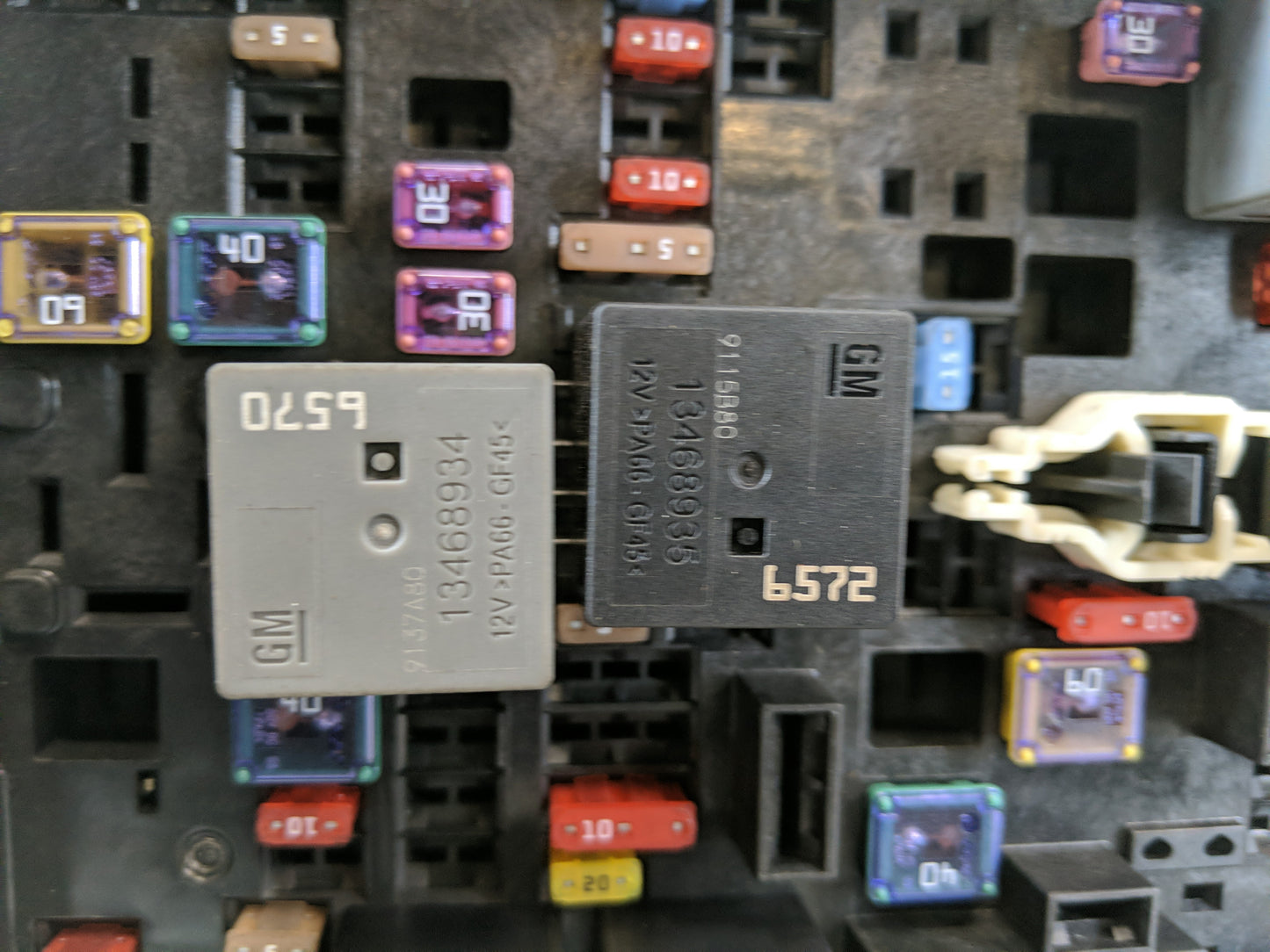 2019-2021 Chevrolet Malibu Fusebox Fuse Box Panel Relay Module P/N:12V-PA66-GF45 13468934, 13468935 Fits Fits 2019 2020 2021