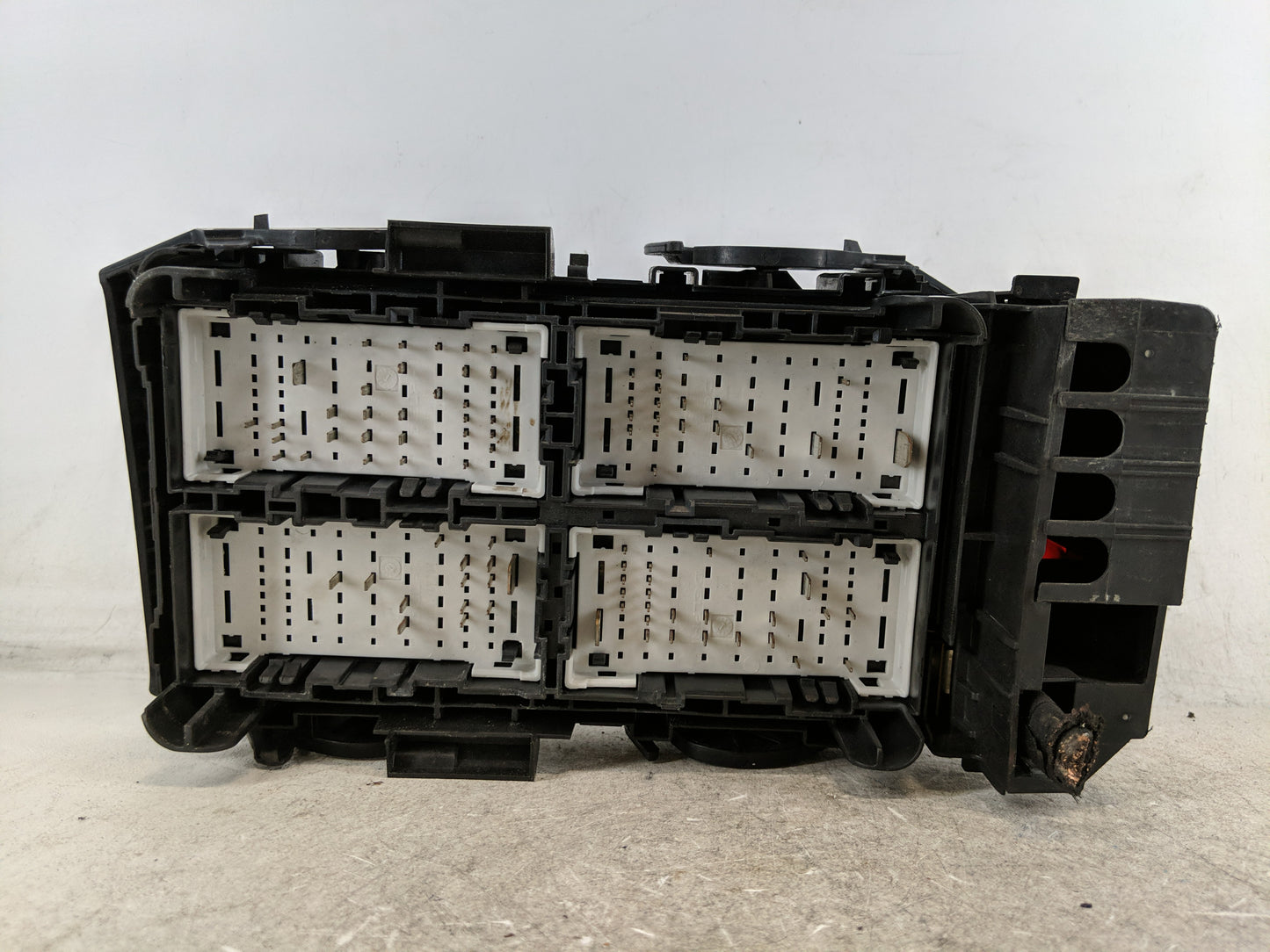2019-2021 Chevrolet Malibu Fusebox Fuse Box Panel Relay Module P/N:12V-PA66-GF45 13468934, 13468935 Fits Fits 2019 2020 2021