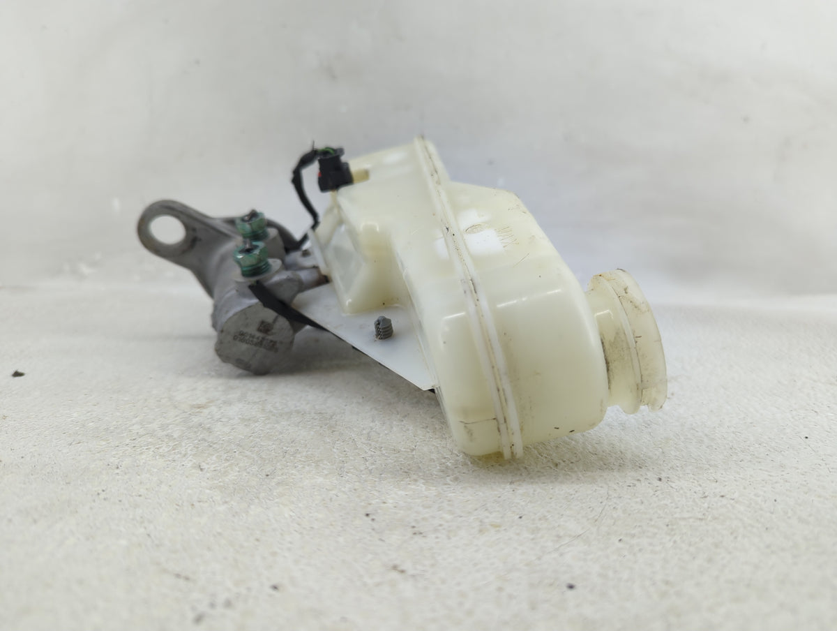 2016-2021 Chevrolet Malibu Brake Master Cylinder 1276541 - Oemusedautoparts1.com