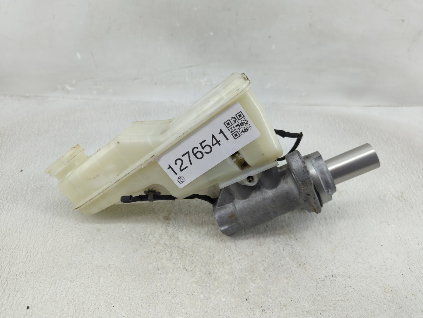 2016-2021 Chevrolet Malibu Brake Master Cylinder 1276541 - Oemusedautoparts1.com