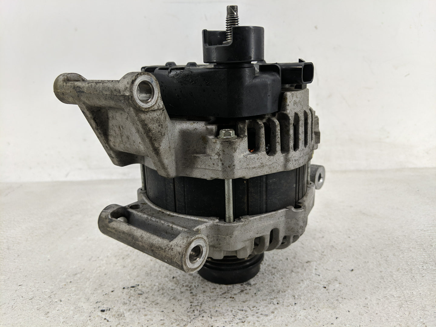 2019-2021 Chevrolet Malibu Alternator Replacement Generator Charging Assembly Engine OEM P/N:A005TV0184ZC 13534118 Fits OEM 