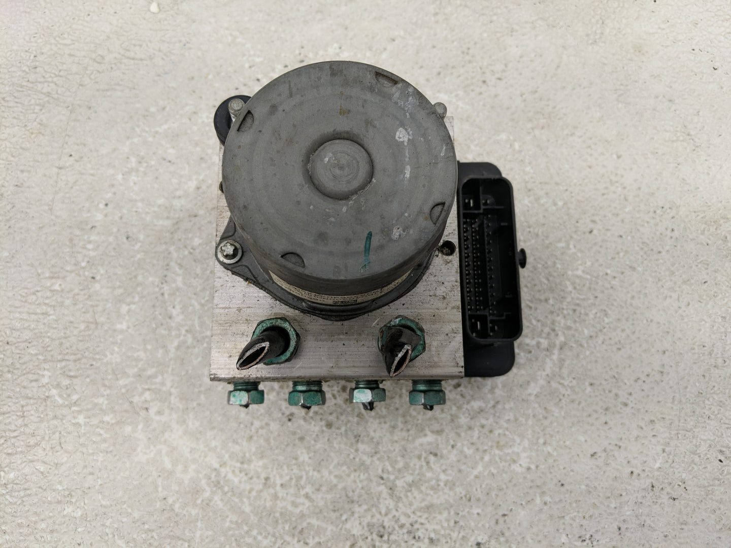 2019-2021 Chevrolet Malibu ABS Pump Control Module Replacement P/N:0650557 8450 1623 Fits Fits 2019 2020 2021 OEM Used Auto 