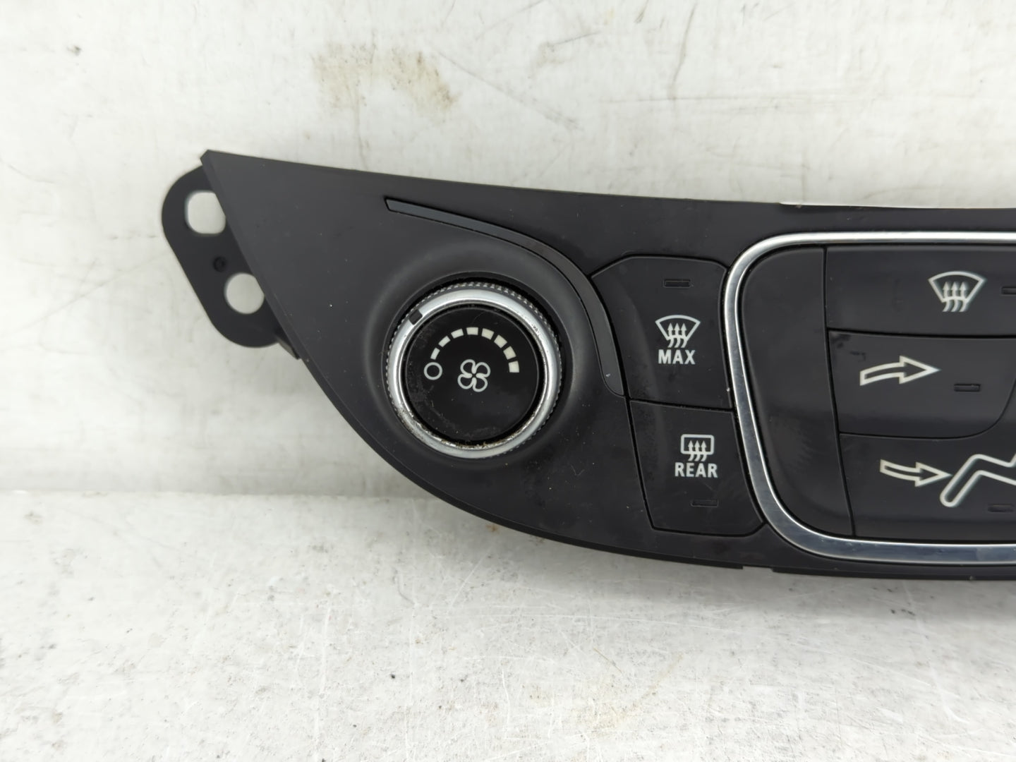 2019-2021 Chevrolet Malibu Climate Control Module Temperature AC/Heater Replacement P/N:000235226 84426651 Fits OEM Used Aut