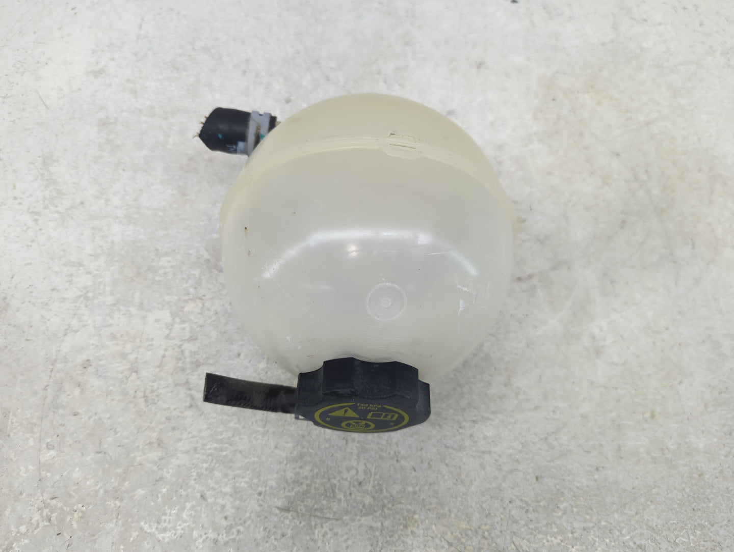 2016 Chevrolet Malibu Radiator Coolant Overflow Expansion Tank Bottle 1390572 - Oemusedautoparts1.com