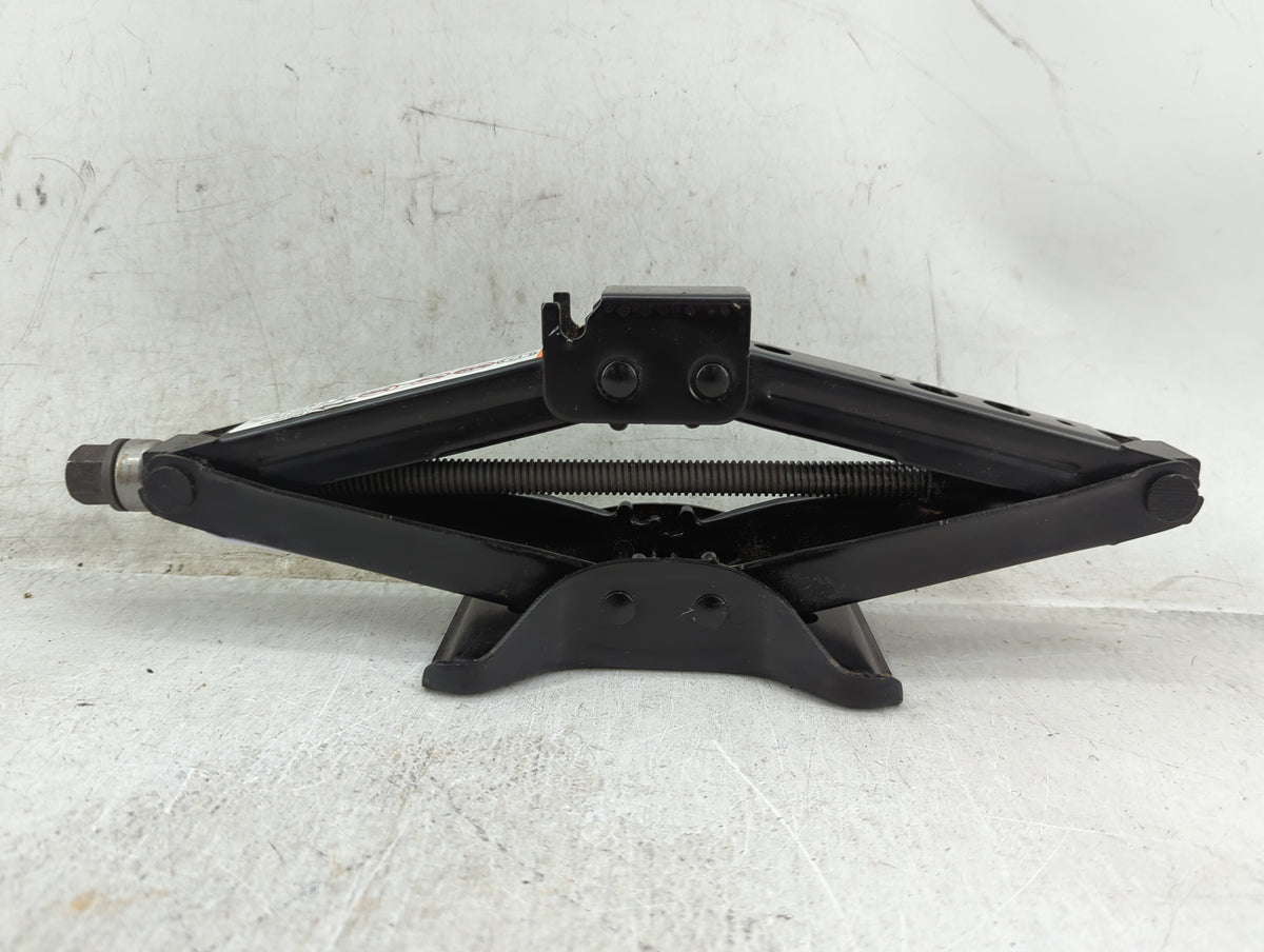 2020 Chevrolet Malibu Spare Scissor Car Jack 1431710 - Oemusedautoparts1.com