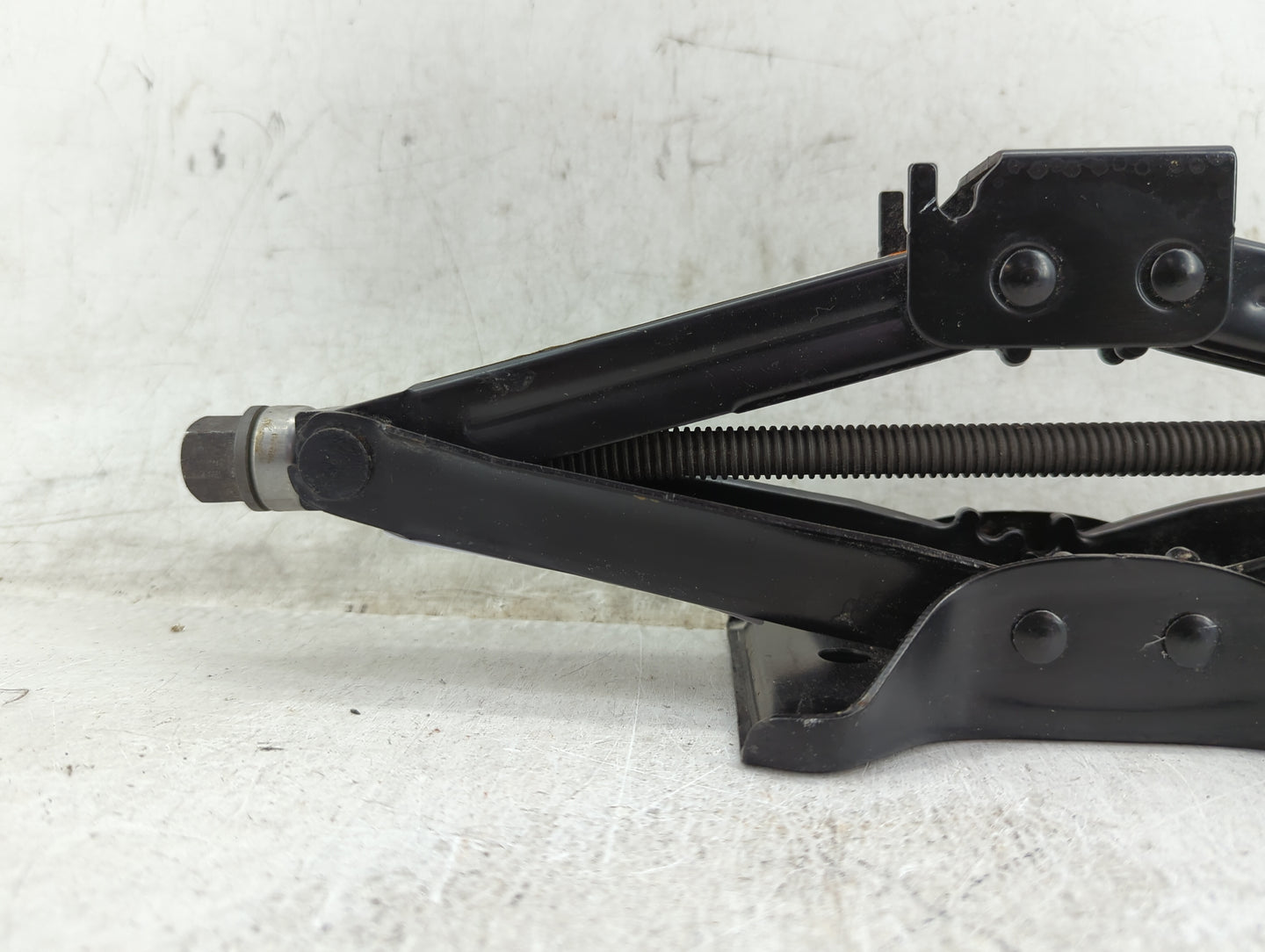 2020 Chevrolet Malibu Spare Scissor Car Jack 1431710 - Oemusedautoparts1.com