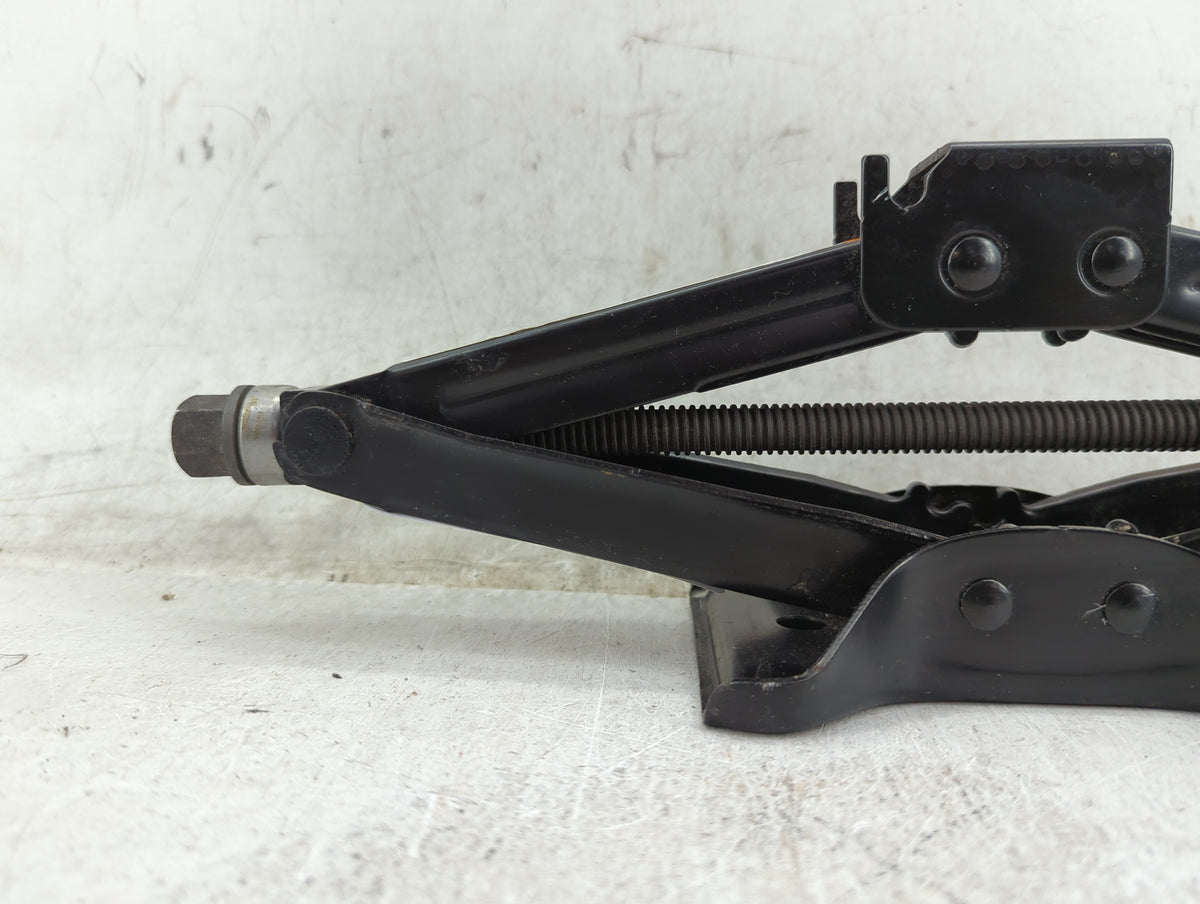 2020 Chevrolet Malibu Spare Scissor Car Jack 1431710 - Oemusedautoparts1.com