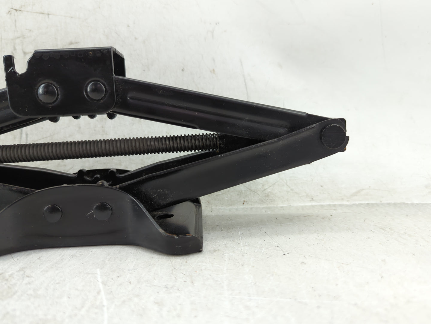 2020 Chevrolet Malibu Spare Scissor Car Jack - Oemusedautoparts1.com