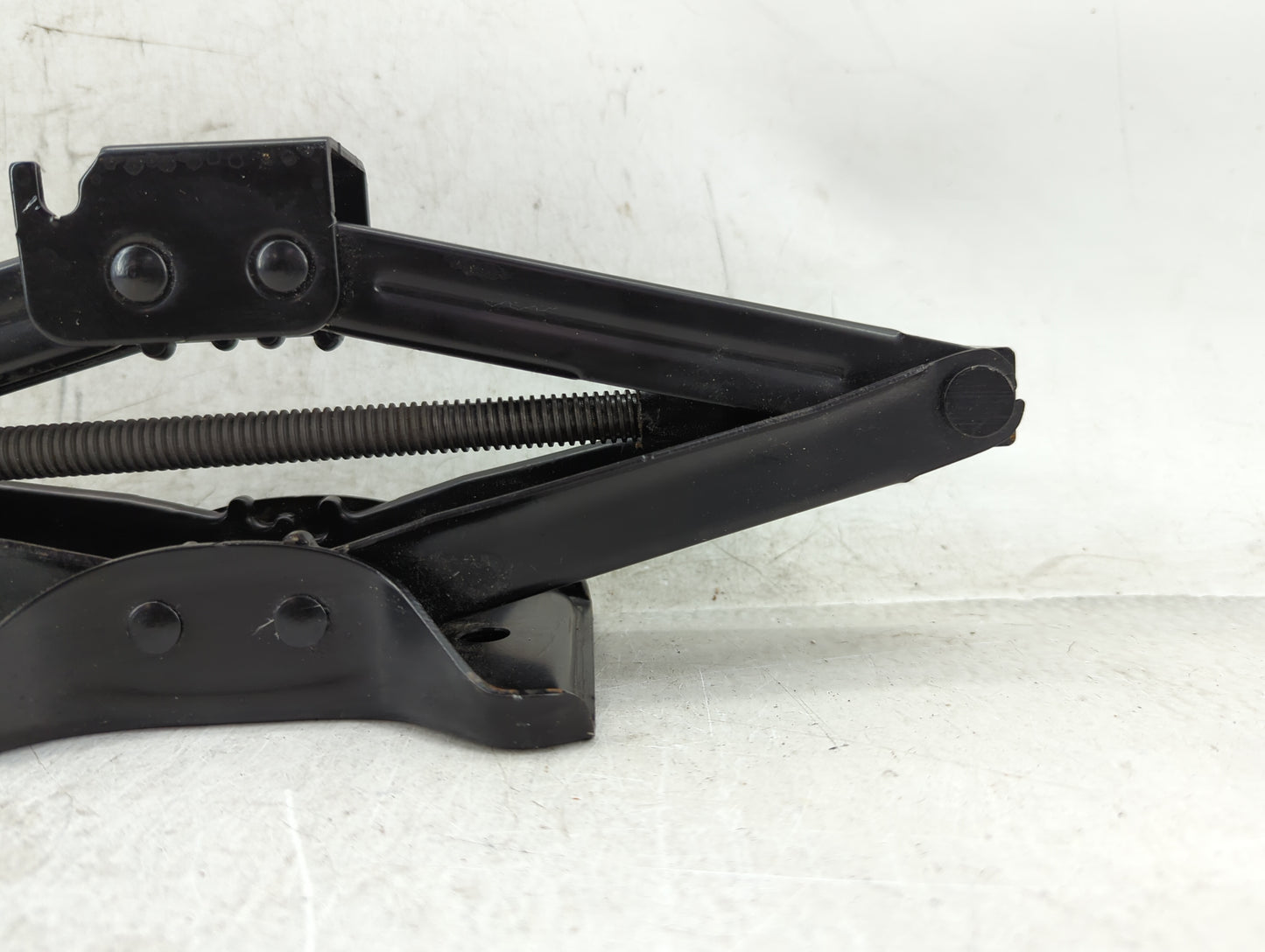 2020 Chevrolet Malibu Spare Scissor Car Jack - Oemusedautoparts1.com