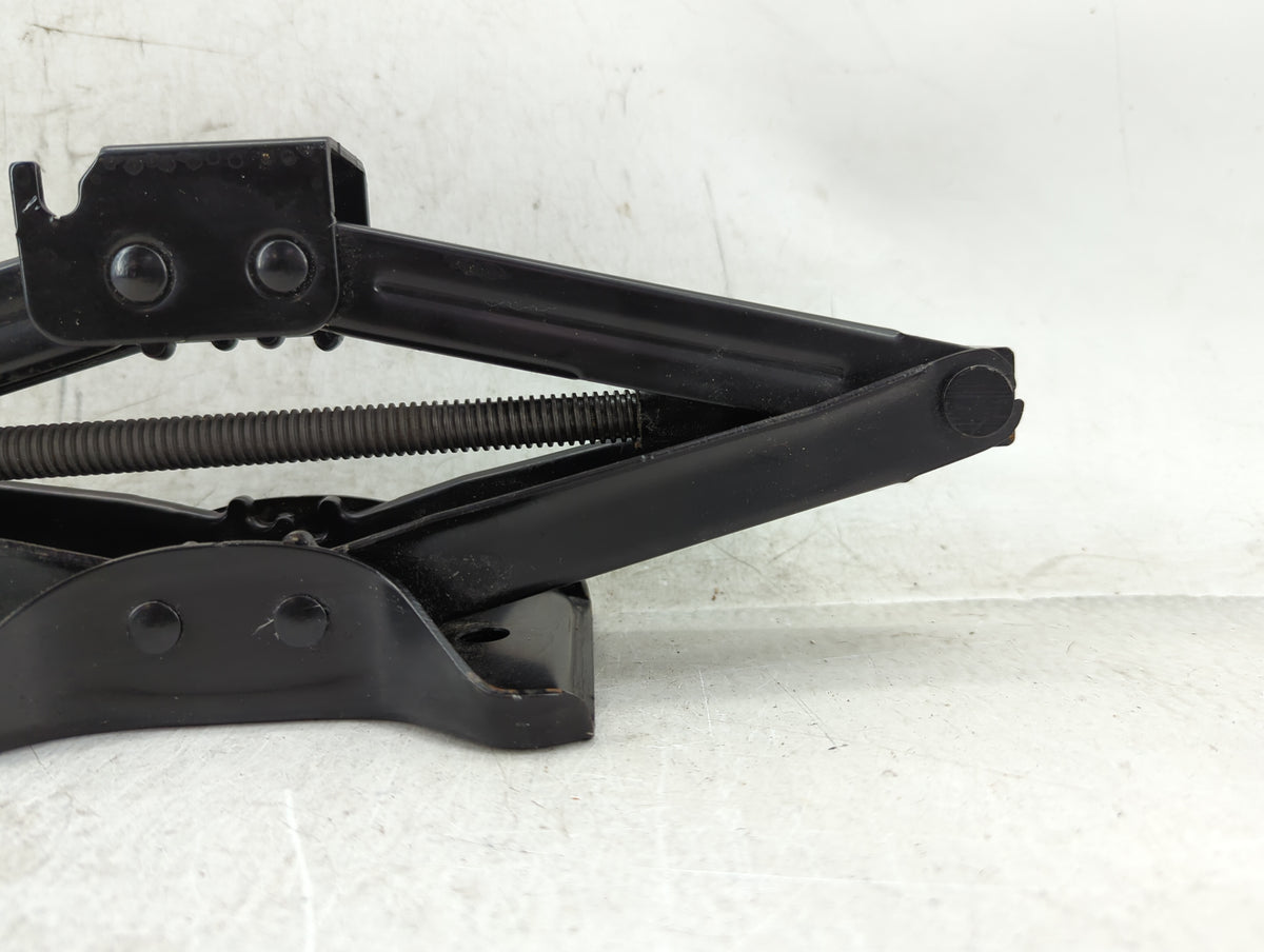 2020 Chevrolet Malibu Spare Scissor Car Jack 1431710 - Oemusedautoparts1.com
