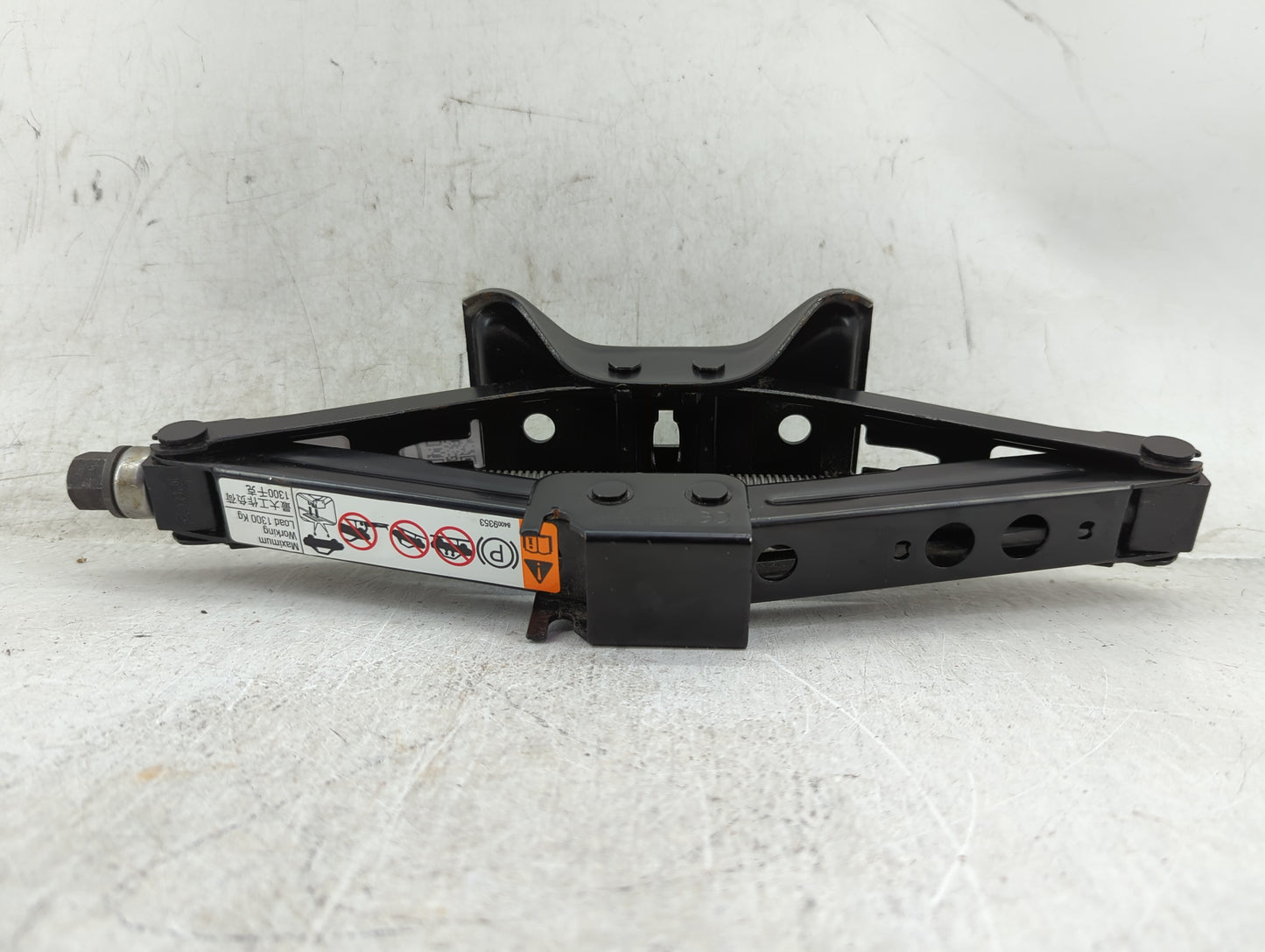 2020 Chevrolet Malibu Spare Scissor Car Jack 1431710 - Oemusedautoparts1.com