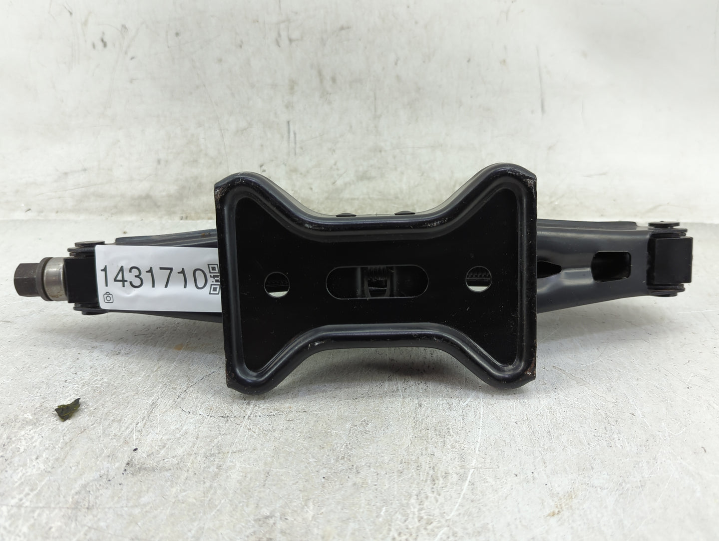 2020 Chevrolet Malibu Spare Scissor Car Jack 1431710 - Oemusedautoparts1.com