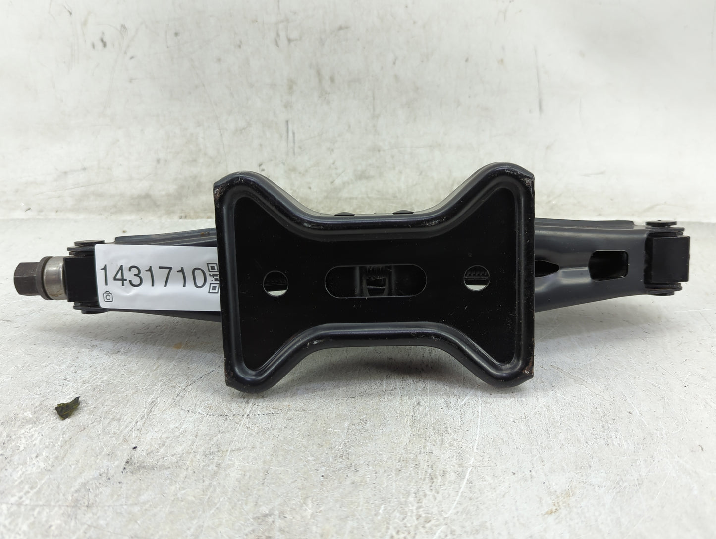 2020 Chevrolet Malibu Spare Scissor Car Jack 1431710 - Oemusedautoparts1.com