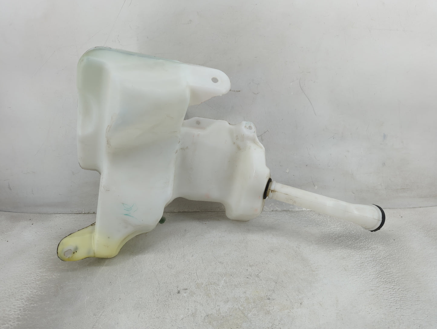 2017-2021 Chevrolet Malibu Windshield Washer Fluid Reservoir Bottle Oem - Oemusedautoparts1.com