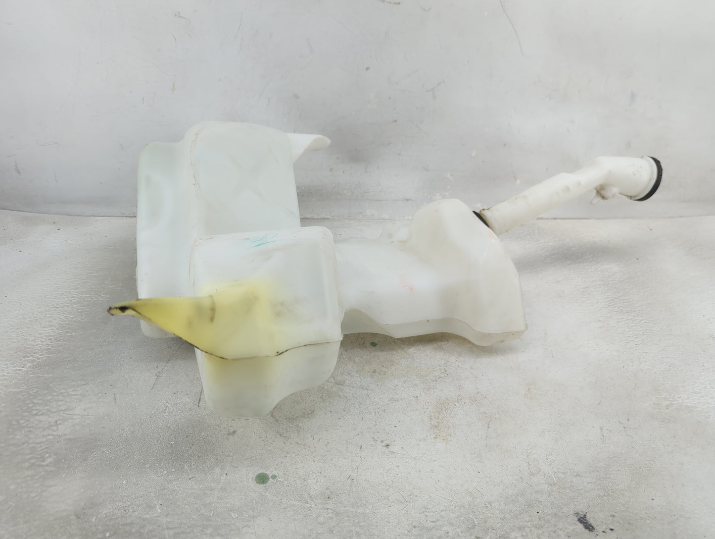 2017-2021 Chevrolet Malibu Windshield Washer Fluid Reservoir Bottle Oem - Oemusedautoparts1.com