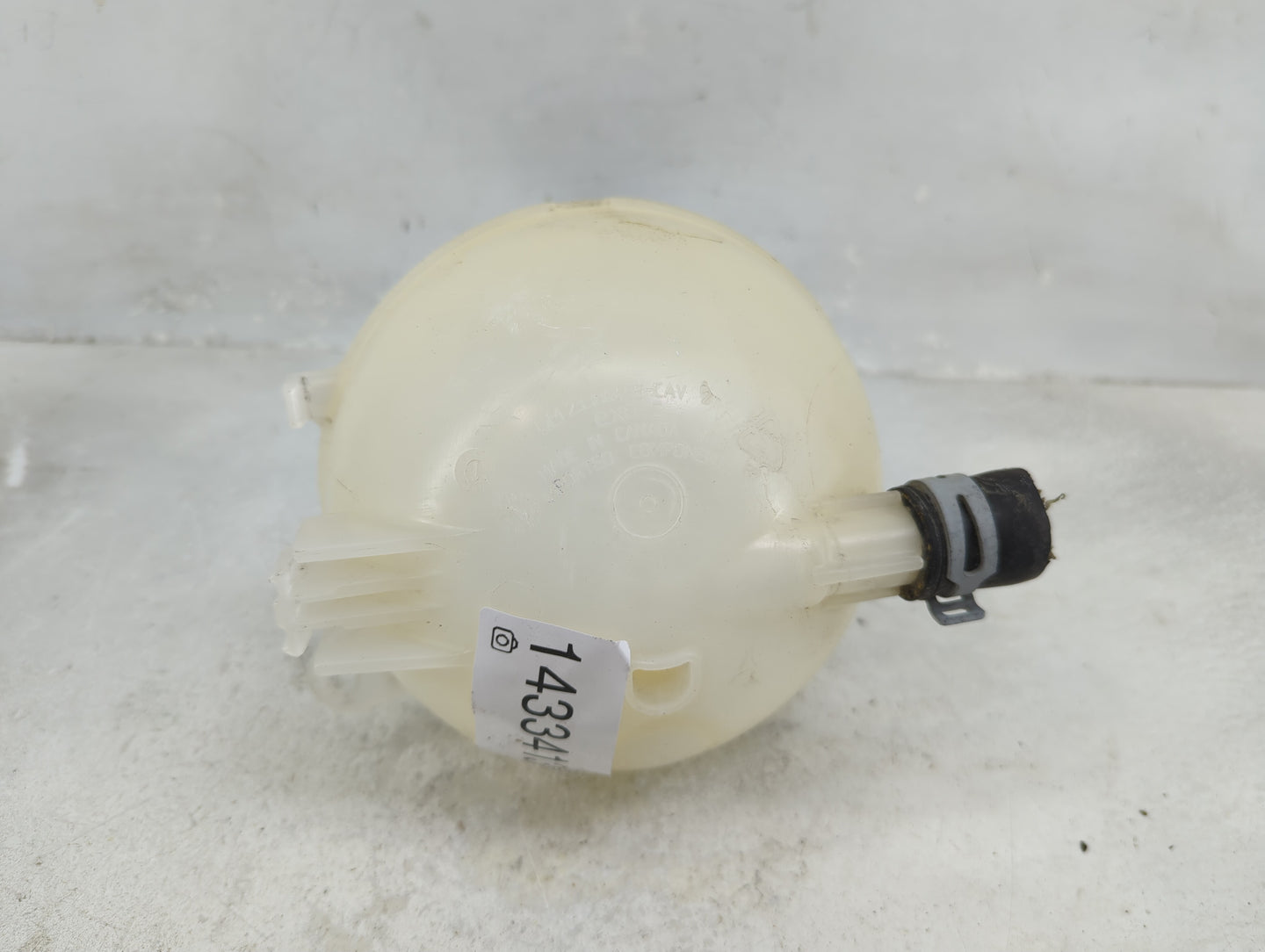 2016 Chevrolet Malibu Radiator Coolant Overflow Expansion Tank Bottle 1433413 - Oemusedautoparts1.com