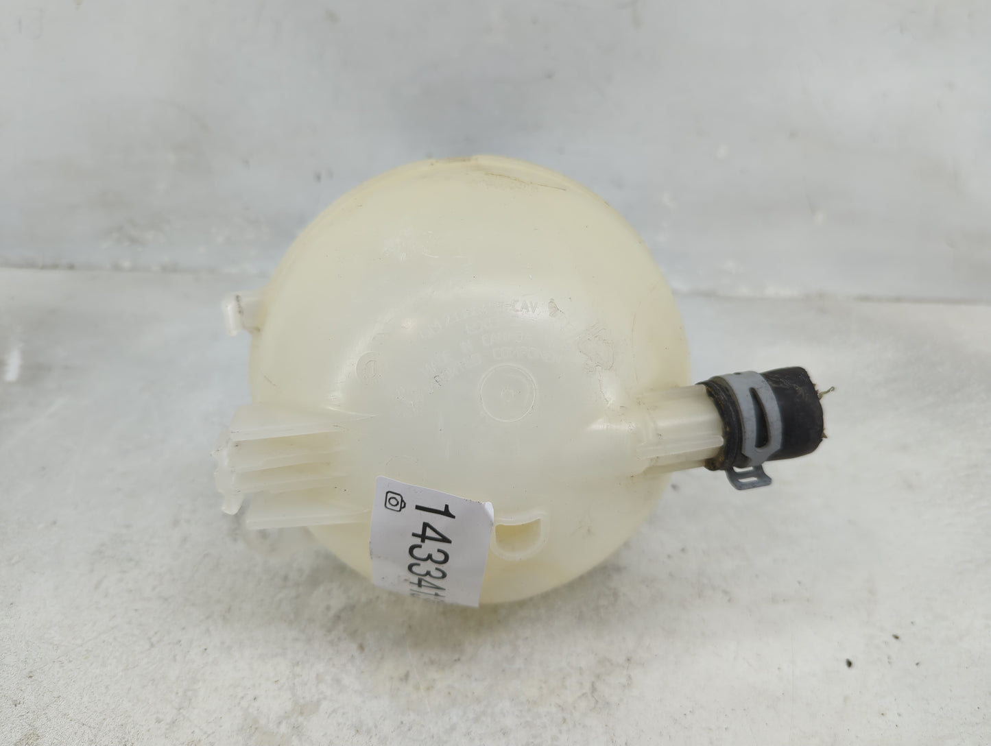 2016 Chevrolet Malibu Radiator Coolant Overflow Expansion Tank Bottle 1433413 - Oemusedautoparts1.com
