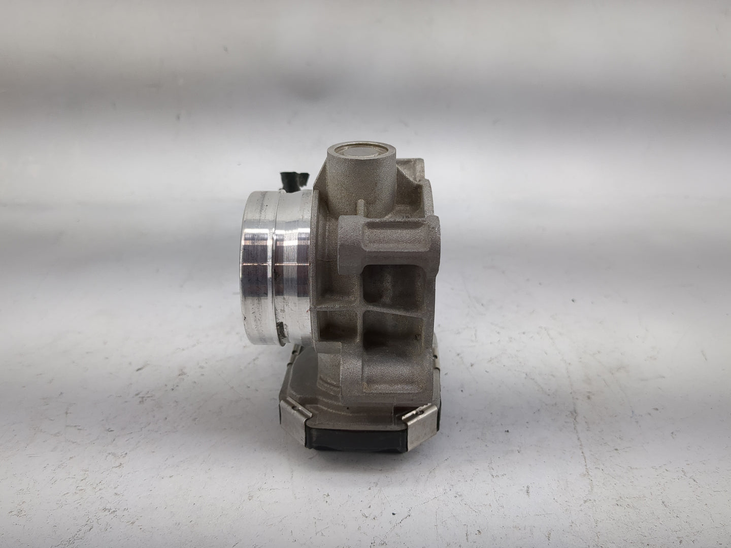 2016-2021 Chevrolet Malibu Throttle Body P/N:12671379AA Fits Fits 2016 2017 2018 2019 2020 2021 2022 OEM Used Auto Parts - O