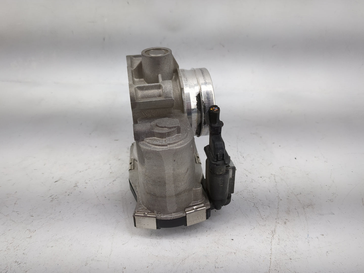 2016-2021 Chevrolet Malibu Throttle Body P/N:12671379AA Fits Fits 2016 2017 2018 2019 2020 2021 2022 OEM Used Auto Parts - O