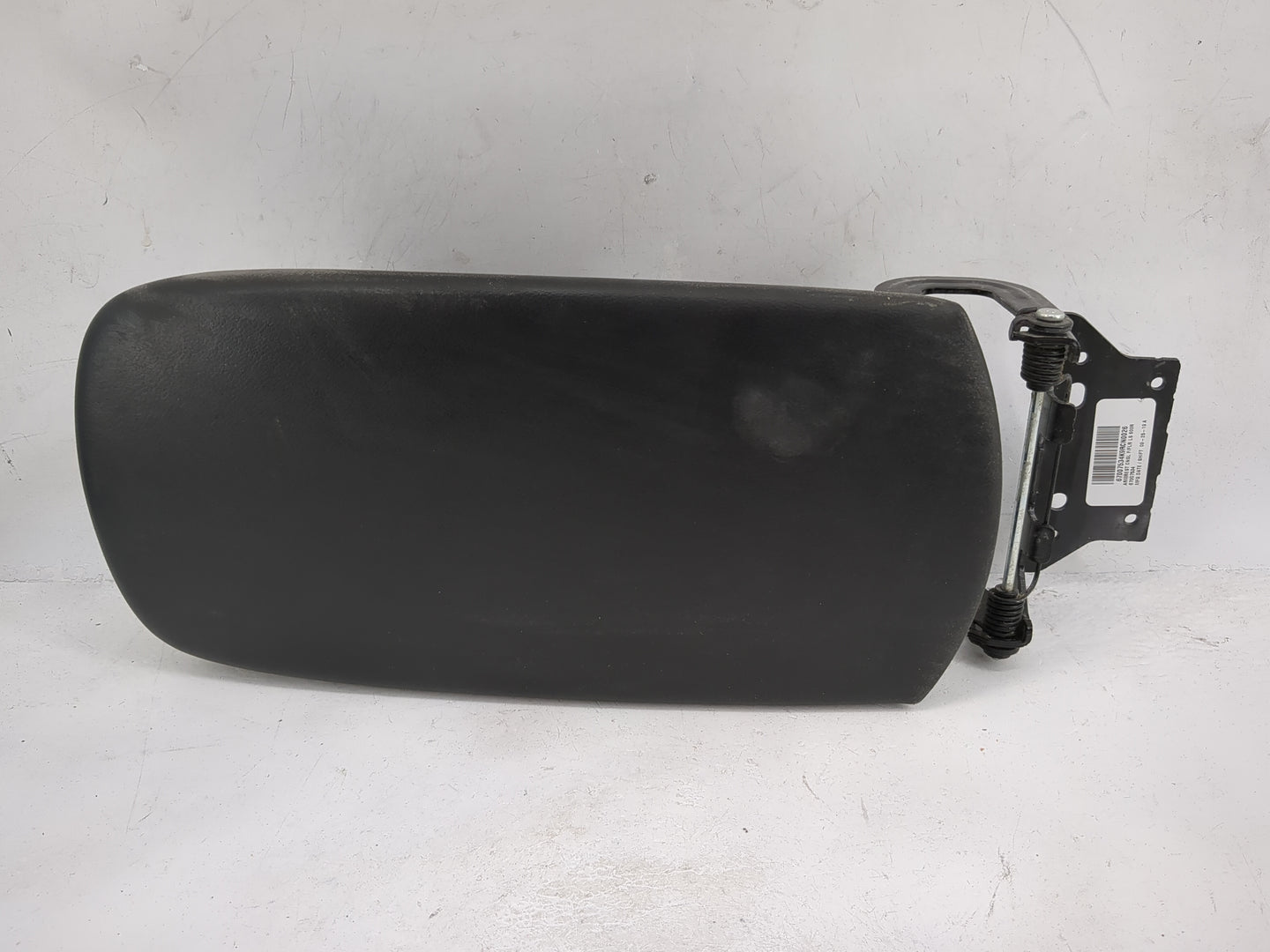2020 Chevrolet Malibu Center Console Armrest Cover Lid P/N:22819 125-040 Fits OEM Used Auto Parts - Oemusedautoparts1.com