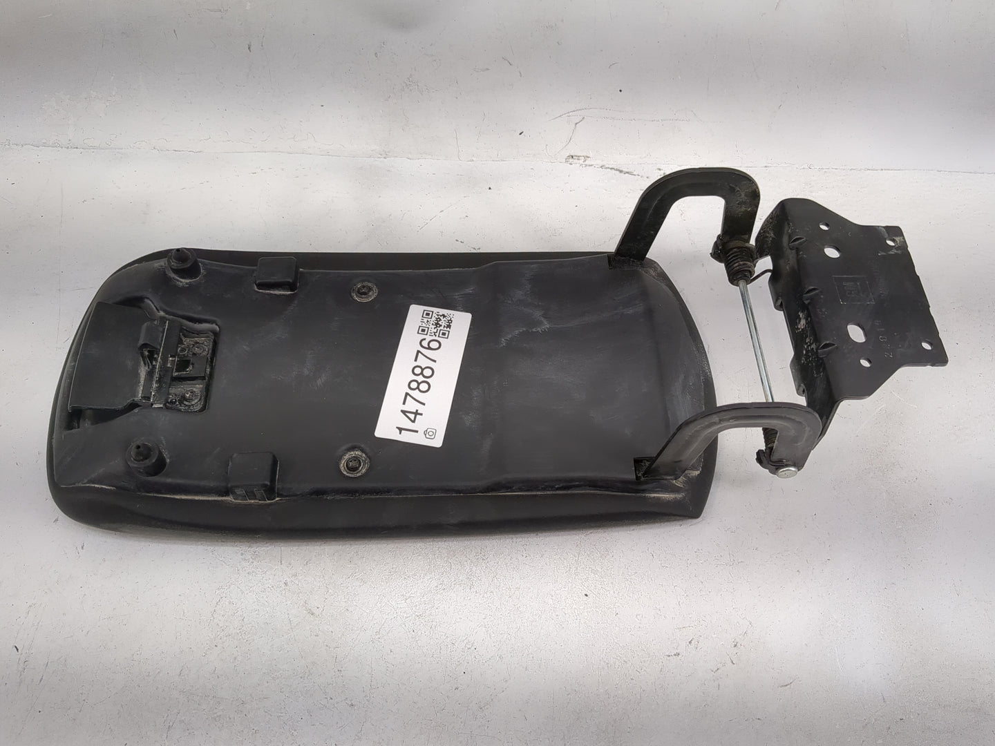 2020 Chevrolet Malibu Center Console Armrest Cover Lid P/N:22819 125-040 Fits OEM Used Auto Parts - Oemusedautoparts1.com