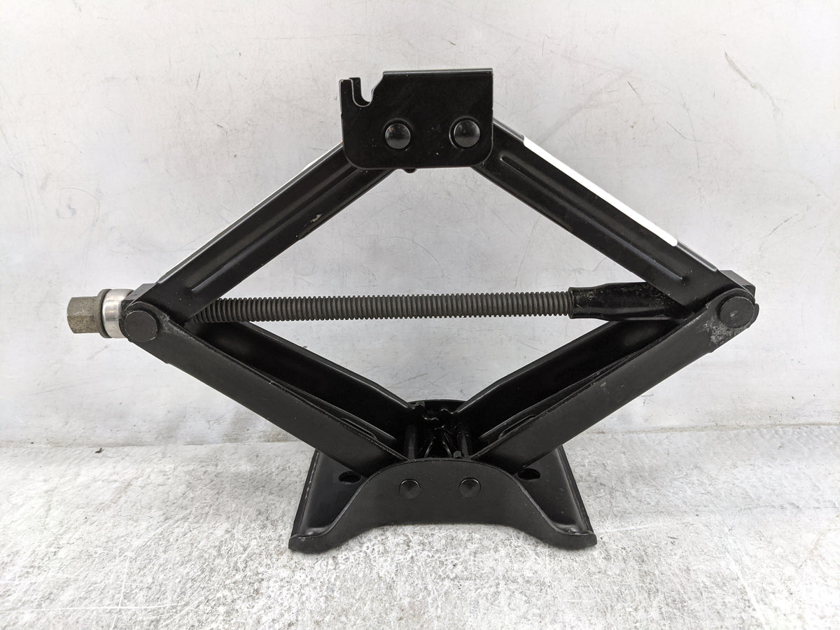 2020 Chevrolet Malibu Spare Scissor Car Jack 1480180 - Oemusedautoparts1.com