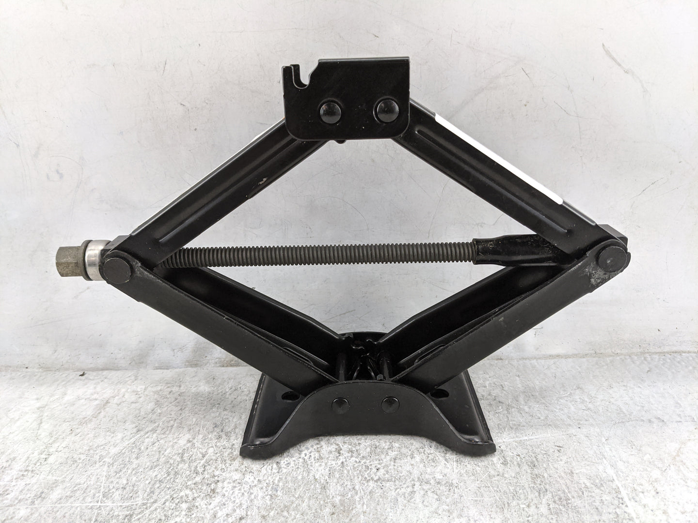 2020 Chevrolet Malibu Spare Scissor Car Jack 1480180 - Oemusedautoparts1.com