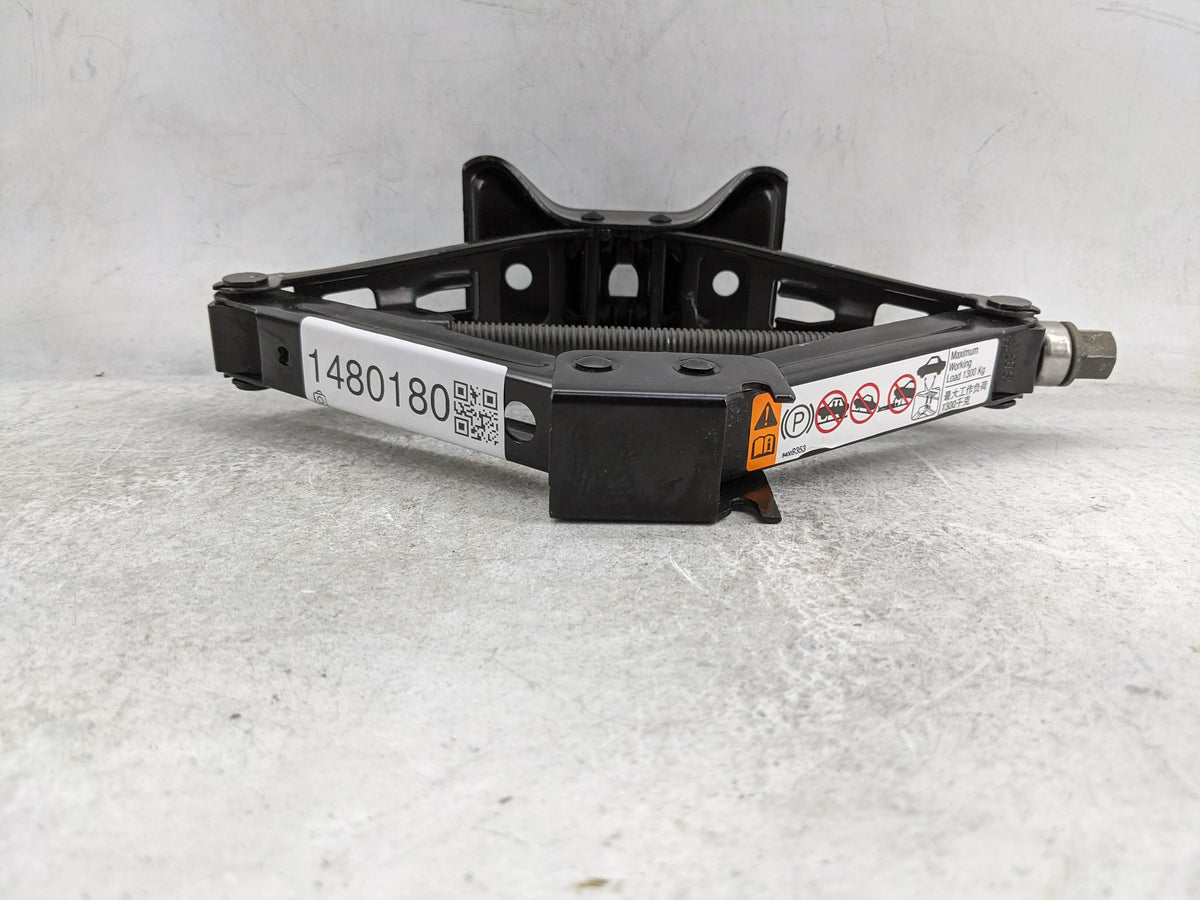2020 Chevrolet Malibu Spare Scissor Car Jack 1480180 - Oemusedautoparts1.com