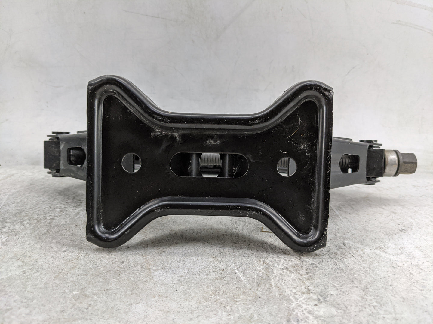 2020 Chevrolet Malibu Spare Scissor Car Jack 1480180 - Oemusedautoparts1.com
