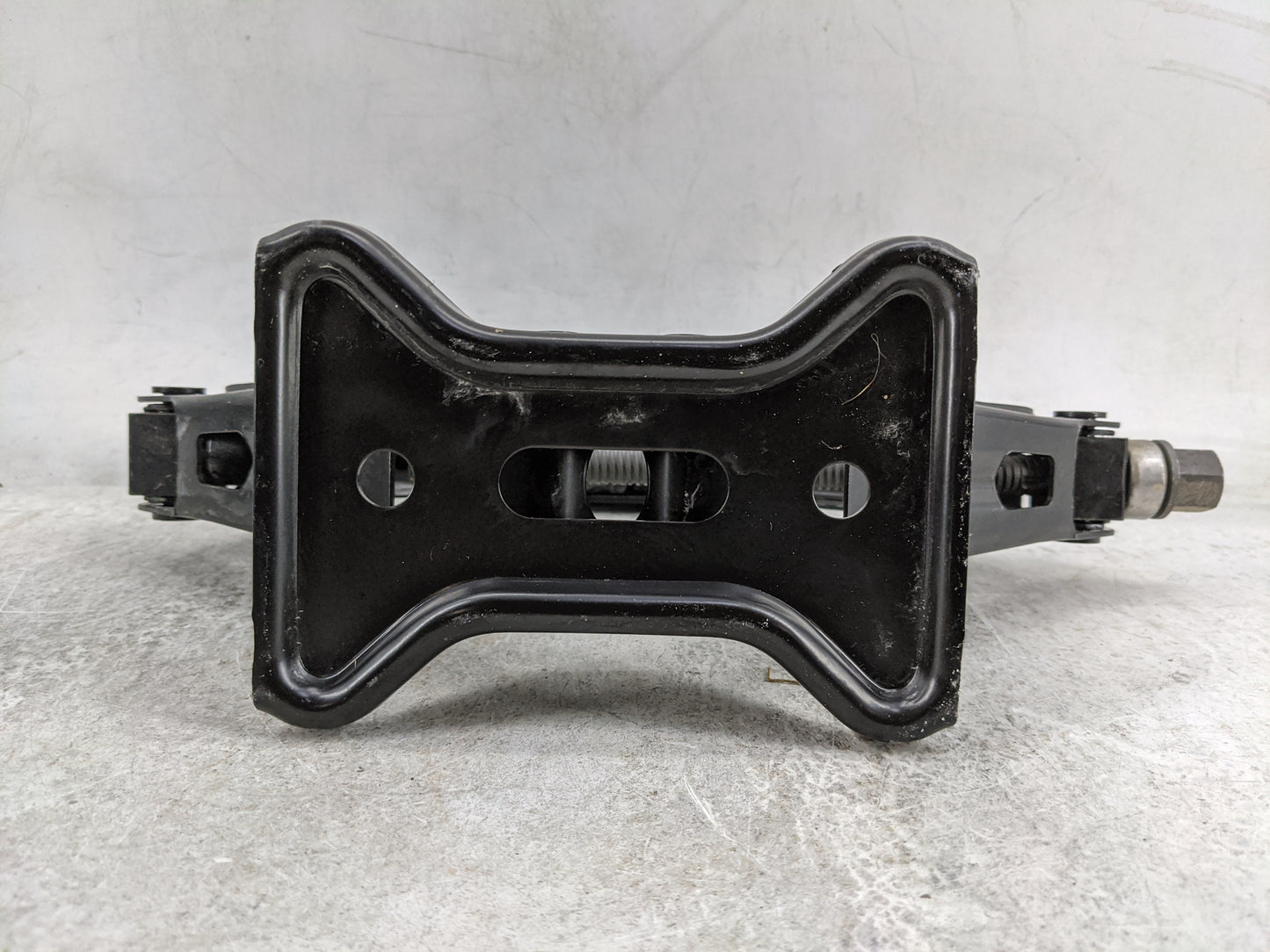 2020 Chevrolet Malibu Spare Scissor Car Jack 1480180 - Oemusedautoparts1.com